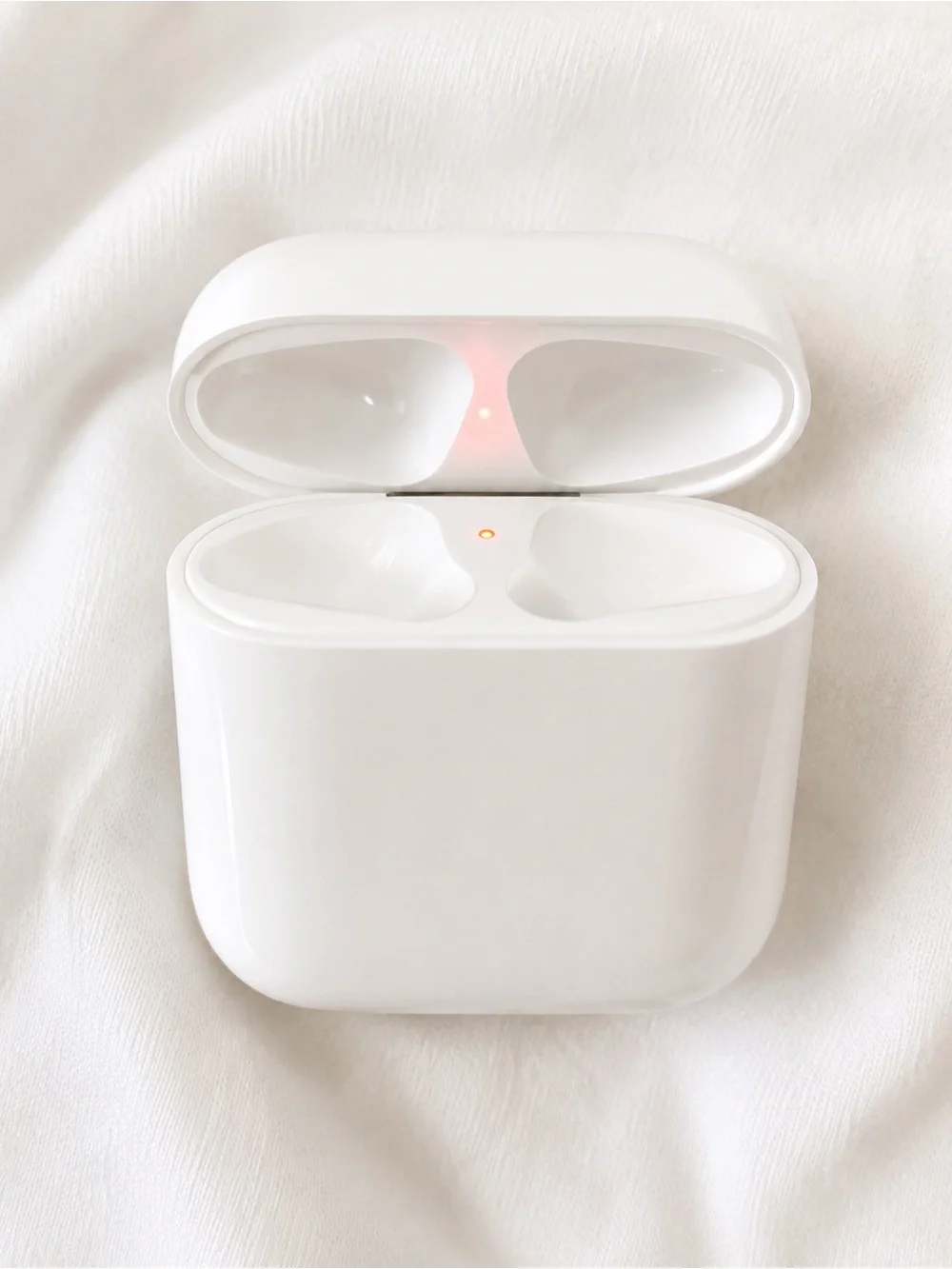 Apple AirPods (2nd Generation) Charging Case + Right AirPod (100% Working)
